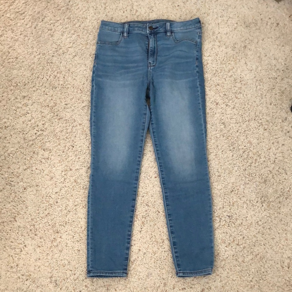 American Eagle Light Wash Jeans
